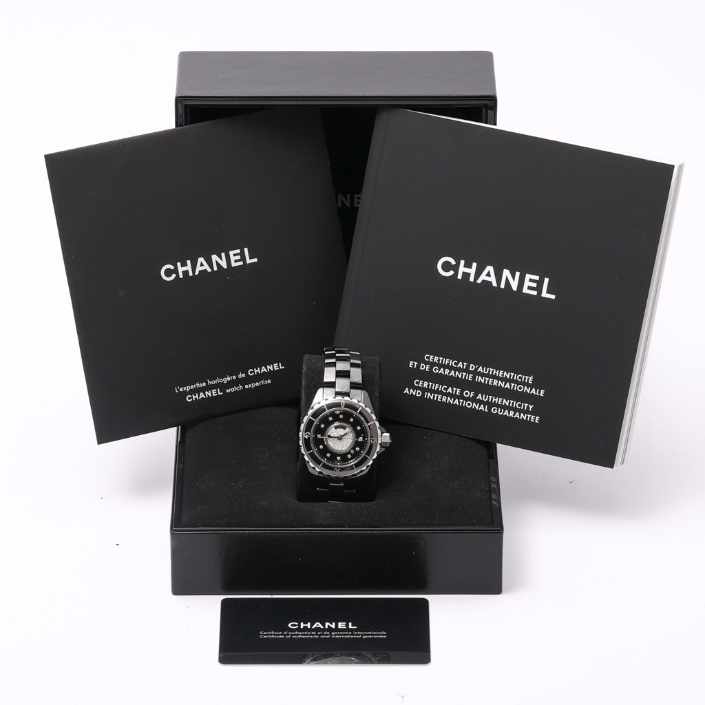 CHANEL J12 - H2122 - Watch - 33mm 2e6f67fb-8a1b-4c0d-992b-126f959d1772.jpg